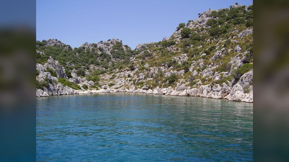 Archaeologists Say Bronze Age Wreck Off Turkey's Kekova Island Is World's Oldest