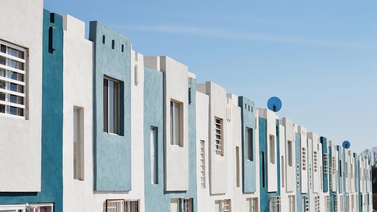 Australian House Values Fall in 82% of Suburbs as Auction Clearance Rate Hits Three-Month Low