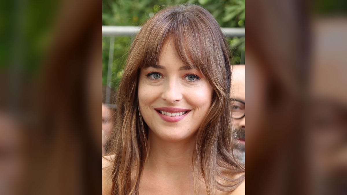 Dakota Johnson Hosts SNL Tonight for the Third Time With Turnstile as Musical Guest