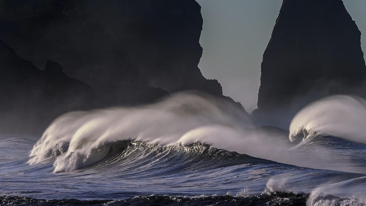 Panama Earthquake: Tsunami Warnings Issued for Pacific Coasts After Strong 7.6 Quake